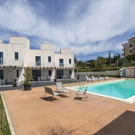Bella Vita, Piscina&mare Holiday home *